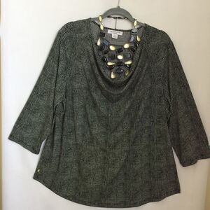 Liz Claiborne Black & White 3/4 sleeve blouse.